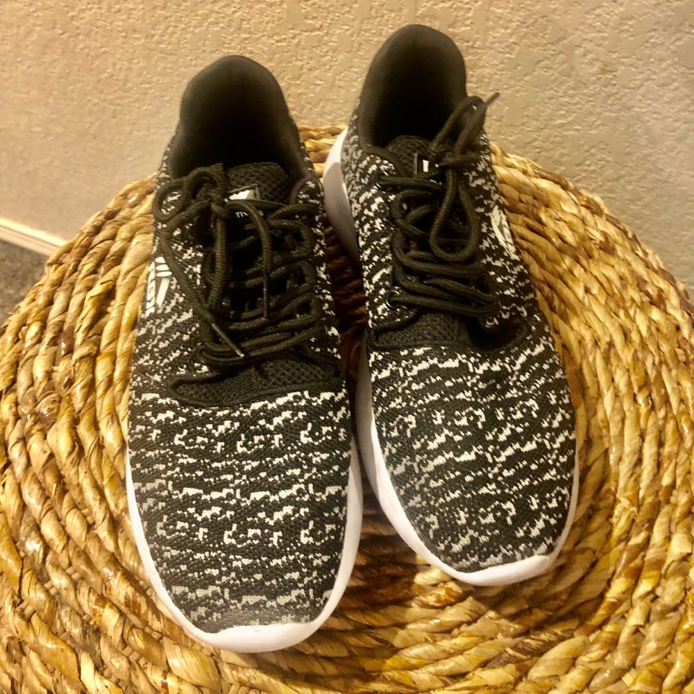 Women’s Reebok Tennis Shoes
